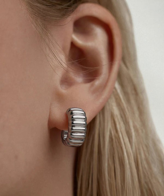 Charlotte Bold Ribbed Statement Hoops • 14K Gold