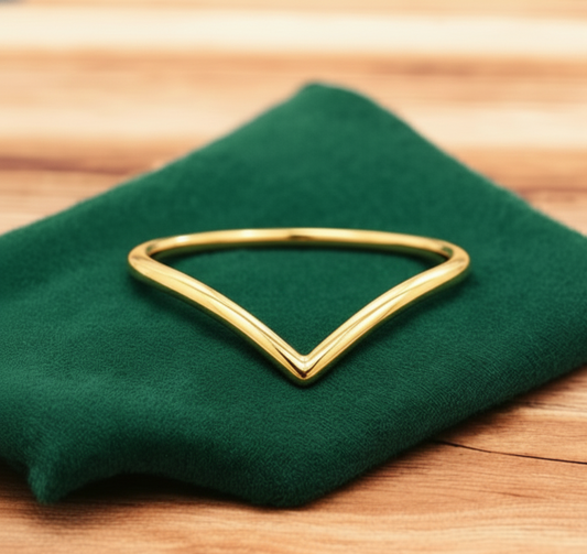 Simple Curved Wedding Band – 14K Yellow Gold Chevron Ring