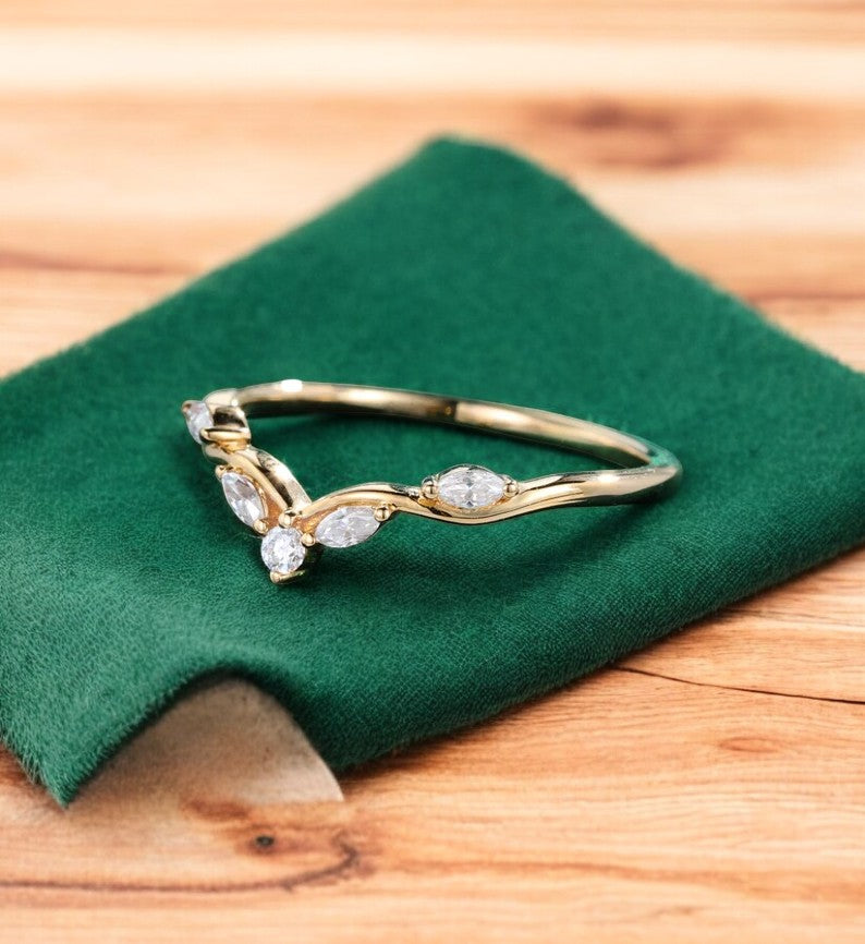 0.170ct Vintage Marquise Lab-Grown Diamond Curved Wedding Band