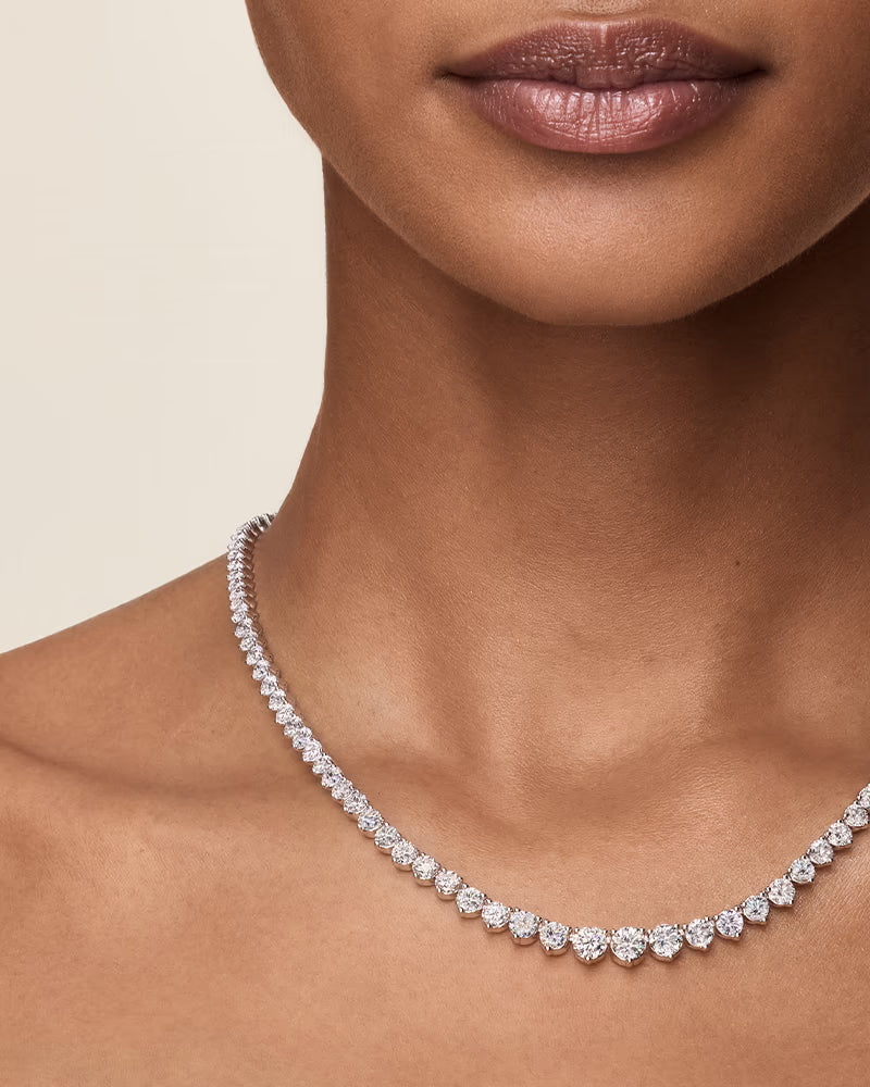 Fine Gold Necklaces – Cross, Pendant & Minimalist Styles