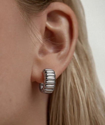 Charlotte Bold Ribbed Statement Hoops • 14K Gold