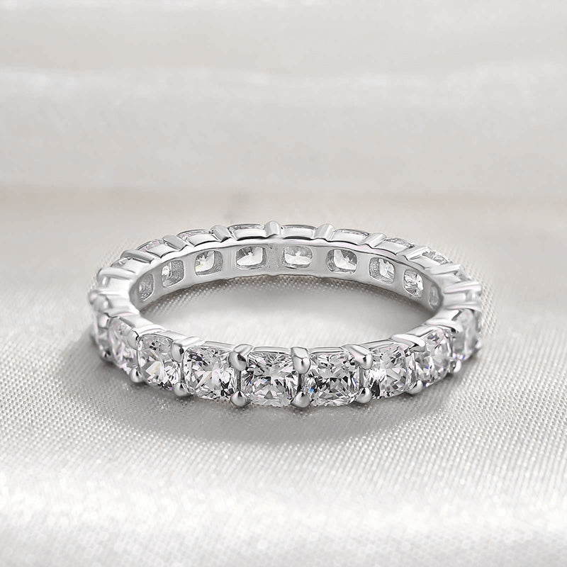 Moissanite Band