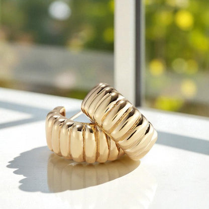 Charlotte Bold Ribbed Statement Hoops • 14K Gold