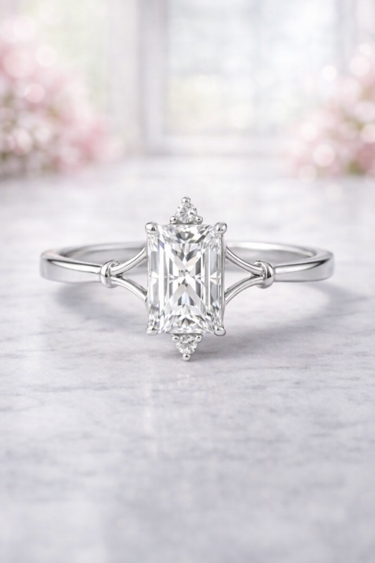 engagement rings with diamonds and emeralds​

