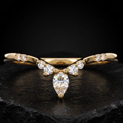 curved wedding band​

