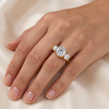 3.00ct Round cut Natural Three Stone Diamond Engagement Ring