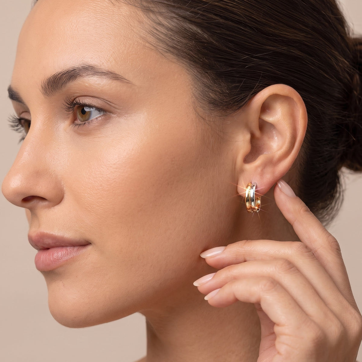 earrings huggie hoops​

