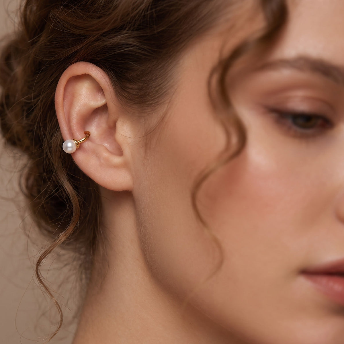hoop earrings pearl drop​

