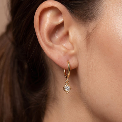gold earrings dangle​

