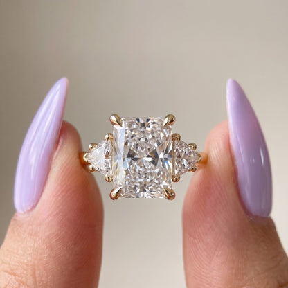 ring three stones​

