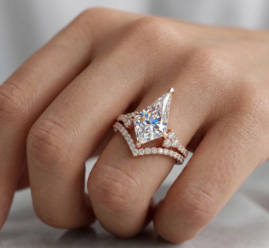 1.750ct Kite Cut Lab-Grown Diamond Engagement Ring Set