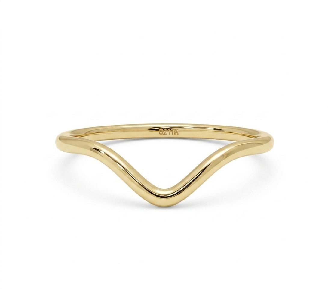 14K Yellow Gold V‑Shape Chevron Ring | Amavida
