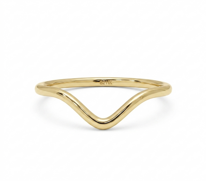 14K Yellow Gold V‑Shape Chevron Ring | Amavida