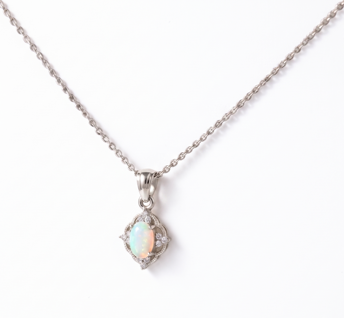 14K Gold Oval Opal Pendant Necklace