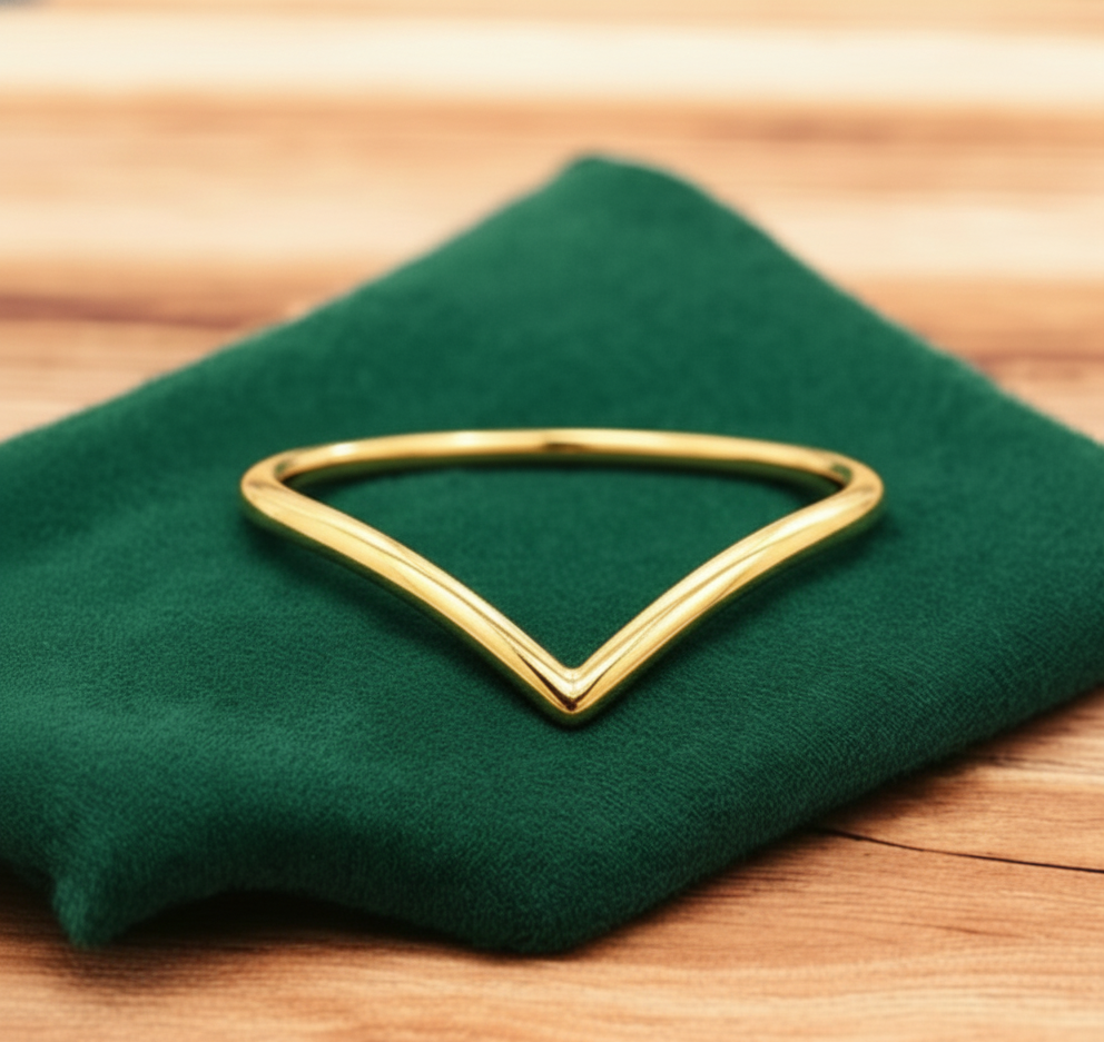 Simple Curved Wedding Band – 14K Yellow Gold Chevron Ring