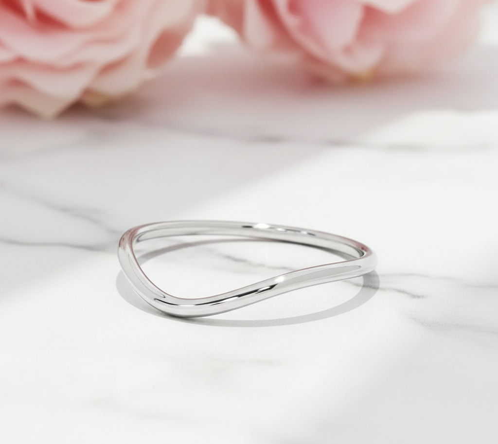 14K Yellow Gold V‑Shape Chevron Ring | Amavida