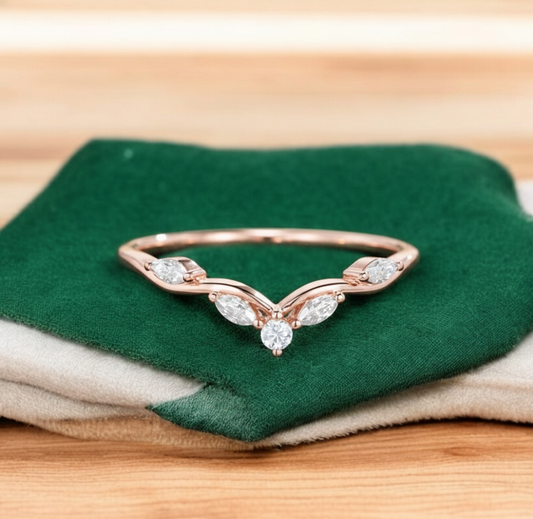 0.170ct Vintage Marquise Lab-Grown Diamond Curved Wedding Band