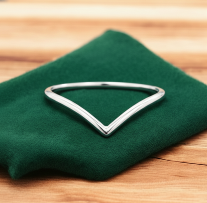 Simple Curved Wedding Band – 14K Yellow Gold Chevron Ring