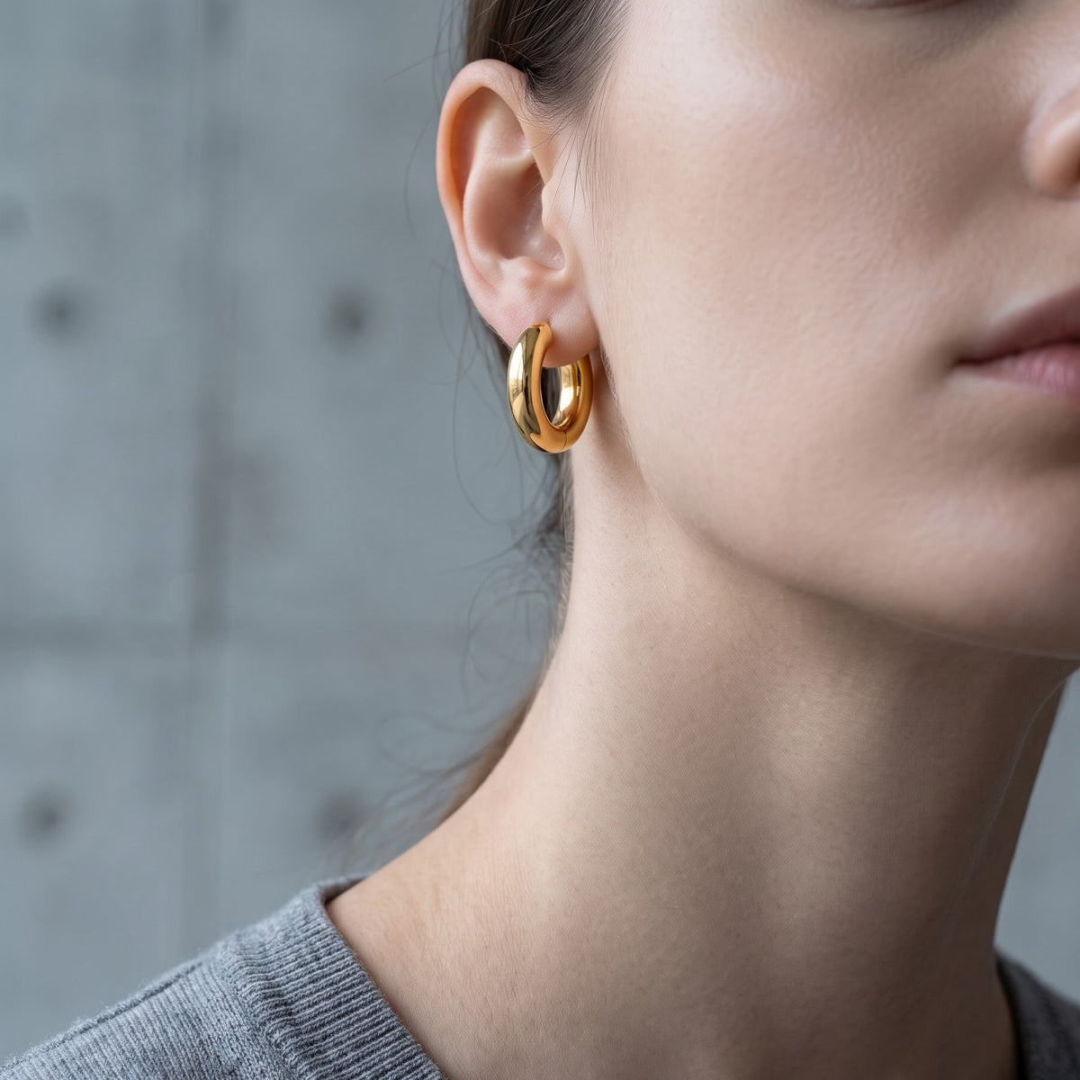 chunky gold stud earrings​

