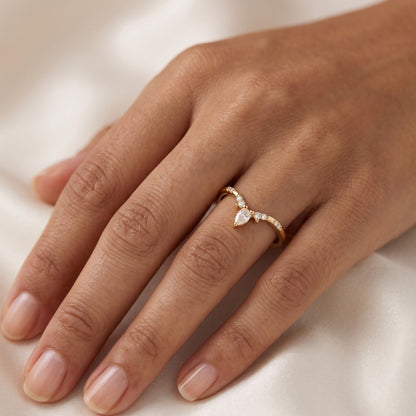 curved diamond wedding band​


