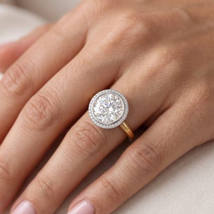 round diamond ring with halo​

