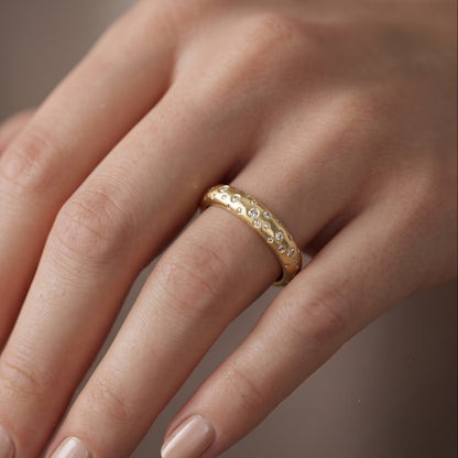 flush set diamond band