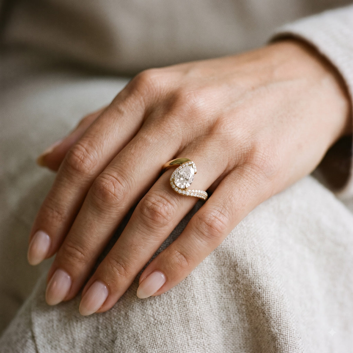 1.00 Ct Pear Cut Lab-Grown Diamond Engagement Ring in Gold | Diamond Halo Ring – Amavida Jewels
