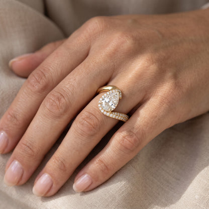 1.00 Ct Pear Cut Lab-Grown Diamond Engagement Ring in Gold | Diamond Halo Ring – Amavida Jewels