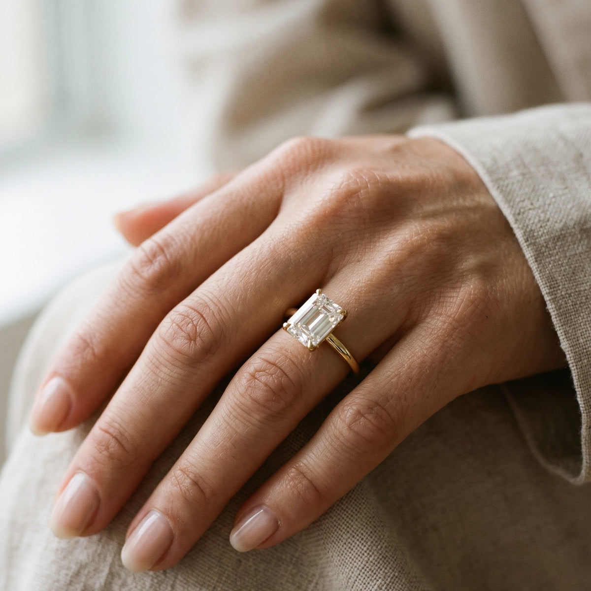 women's emerald rings​

