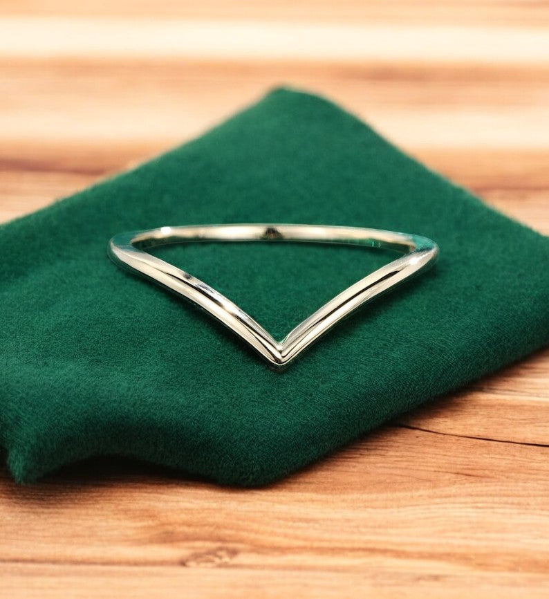 Simple Curved Wedding Band – 14K Yellow Gold Chevron Ring