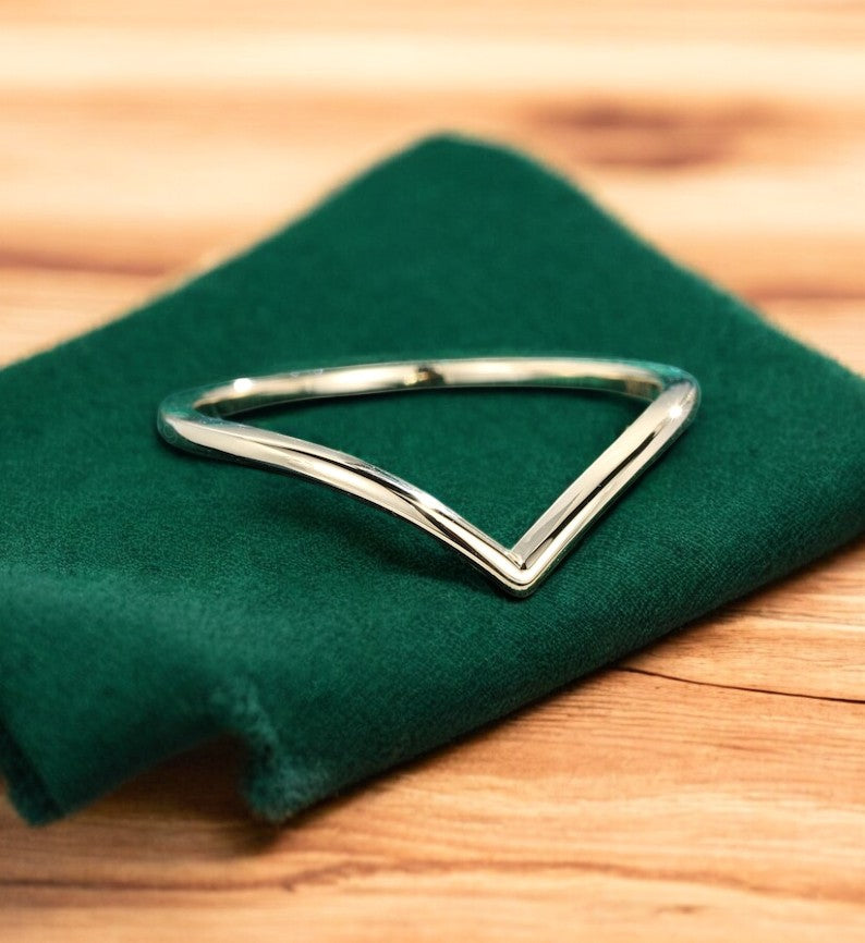 Simple Curved Wedding Band – 14K Yellow Gold Chevron Ring