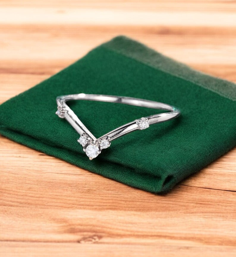 0.07 Ct Lab-Grown Diamond V-Shaped Ring – 14K Gold Chevron Band