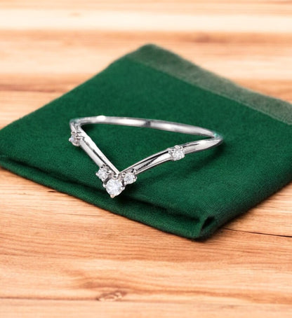 0.07 Ct Lab-Grown Diamond V-Shaped Ring – 14K Gold Chevron Band