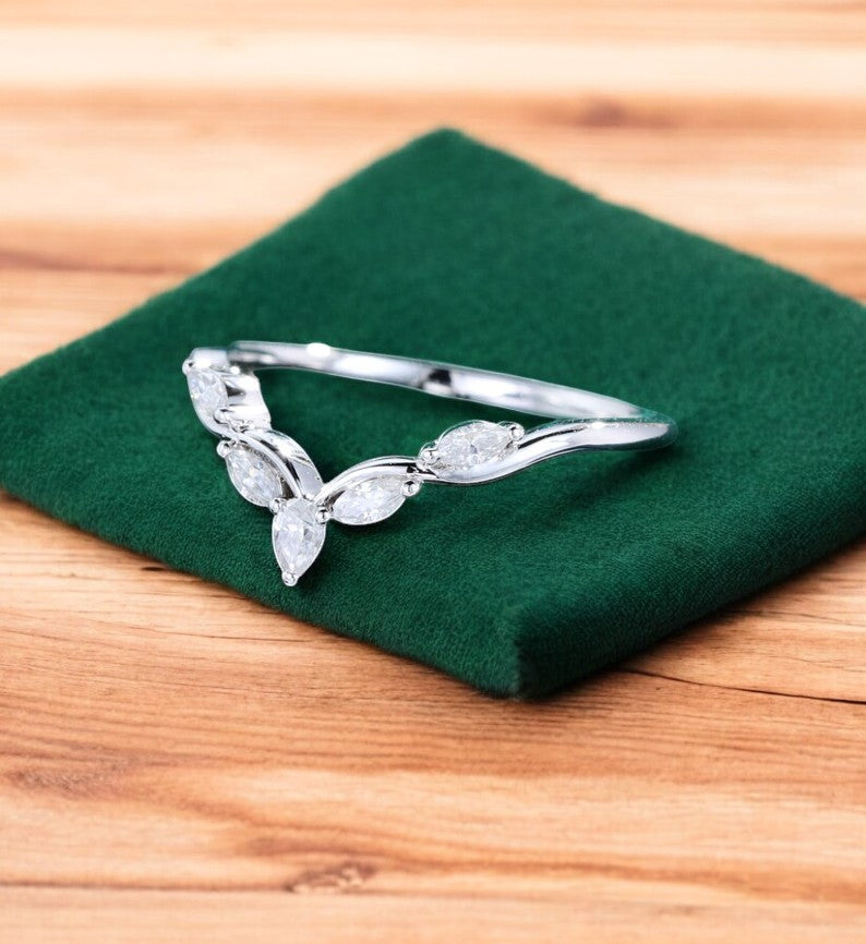 0.17 Ct Marquise Lab-Grown Diamond Curved Wedding Ring