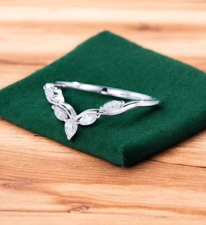0.17 Ct Marquise Lab-Grown Diamond Curved Wedding Ring