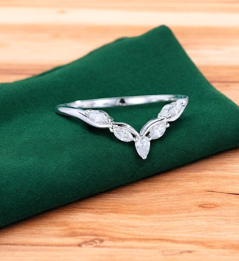 0.17 Ct Marquise Lab-Grown Diamond Curved Wedding Ring