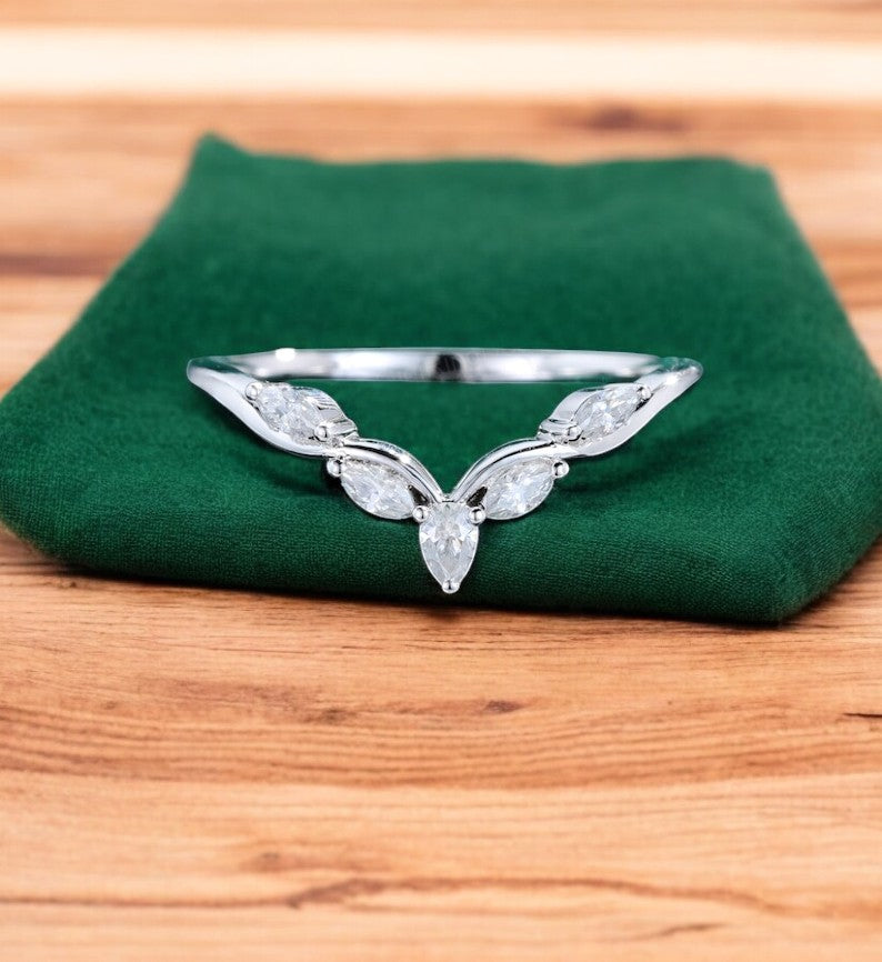 0.17 Ct Marquise Lab-Grown Diamond Curved Wedding Ring