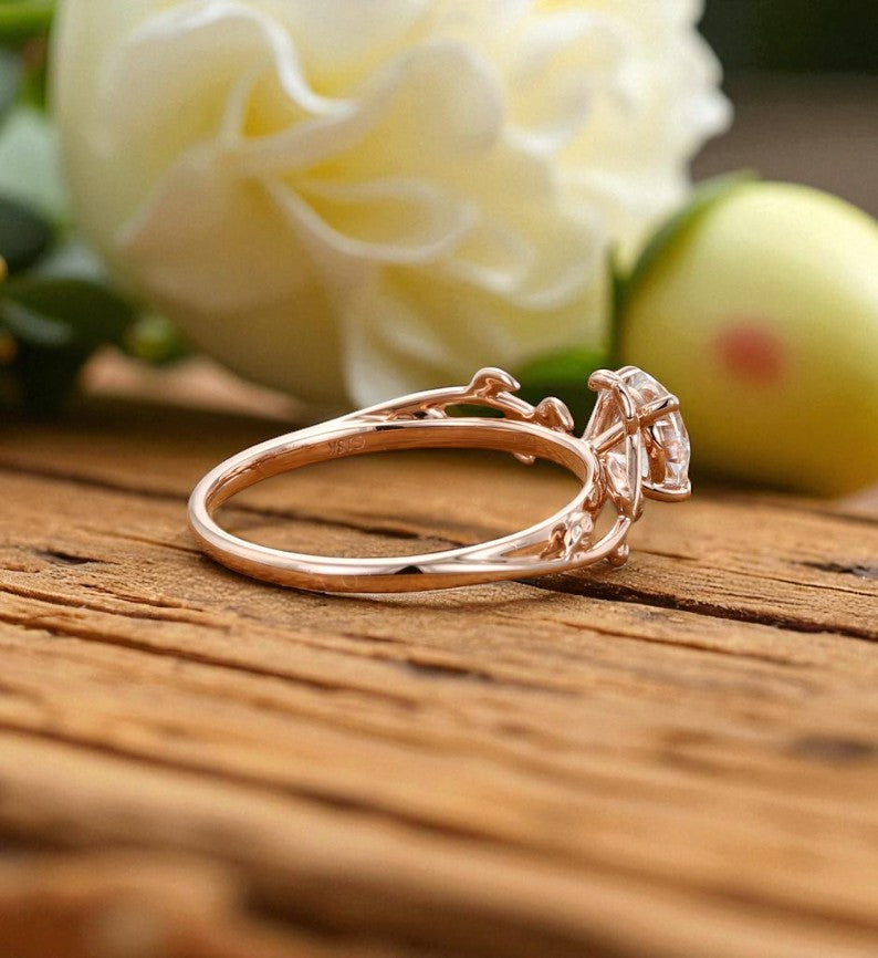 Vintage 1.00ct Round Cut Leaf Lab Grown Diamond Engagement Ring