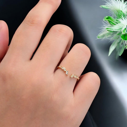 0.0160ct Round cut Aquamarine curved wedding band
