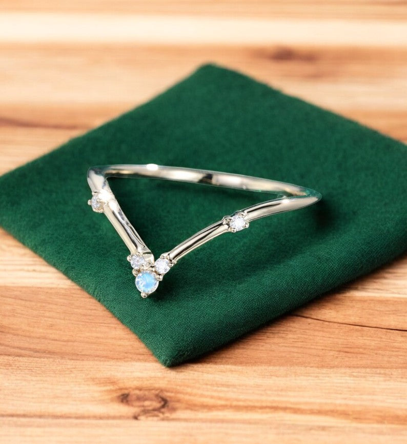 Moonstone Diamond Curved Wedding Band – 14K Gold Classic Ring