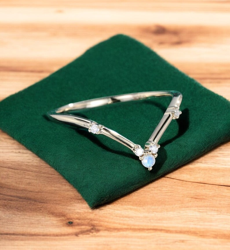 Moonstone Diamond Curved Wedding Band – 14K Gold Classic Ring