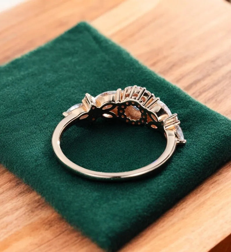 Vintage Cluster 0.6ct Round Cut Lab Grown Diamond Engagement Ring