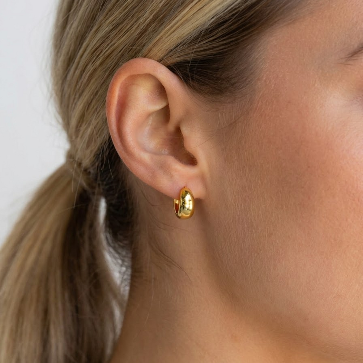 gold chunky earrings for women​

