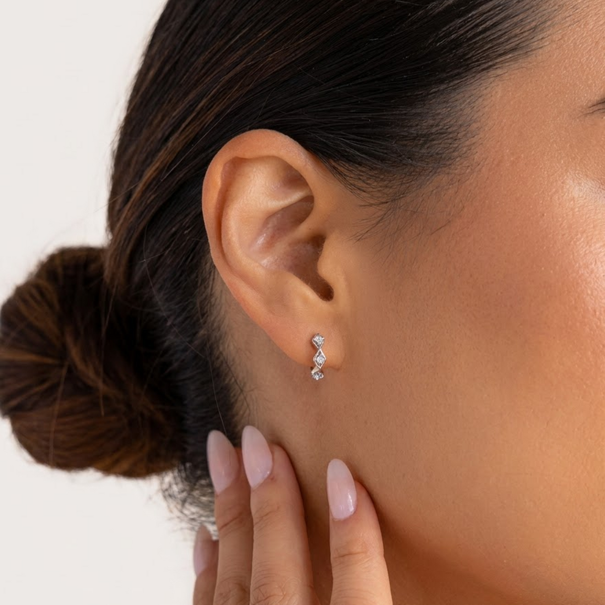 small gold hoop huggie earrings​

