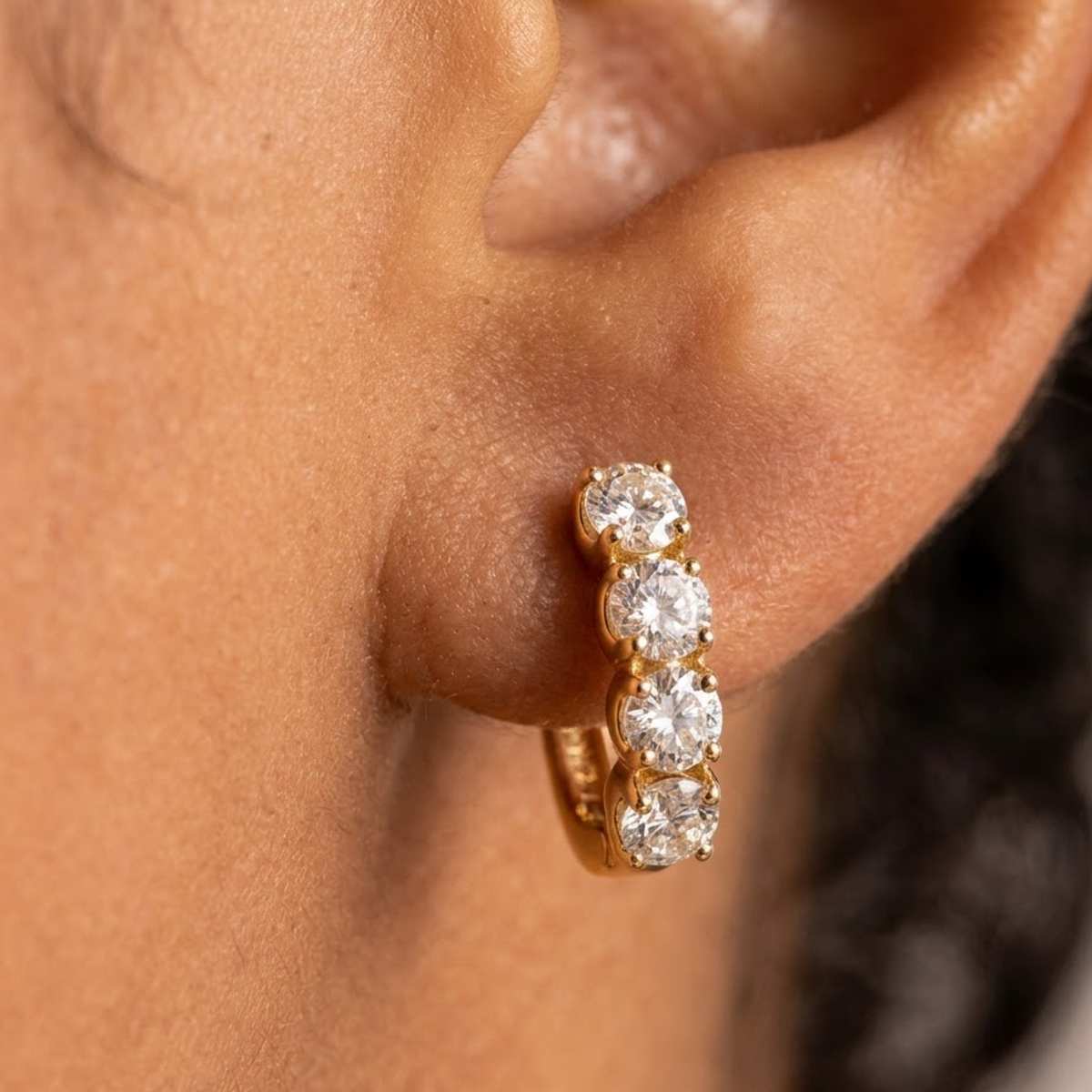 huggie hoop earrings​

