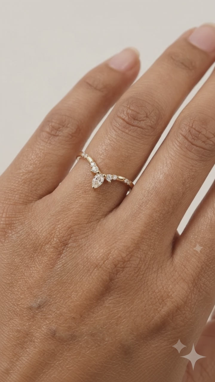 curved wedding band​

