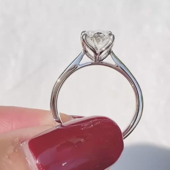 oval cut diamond solitaire ring
