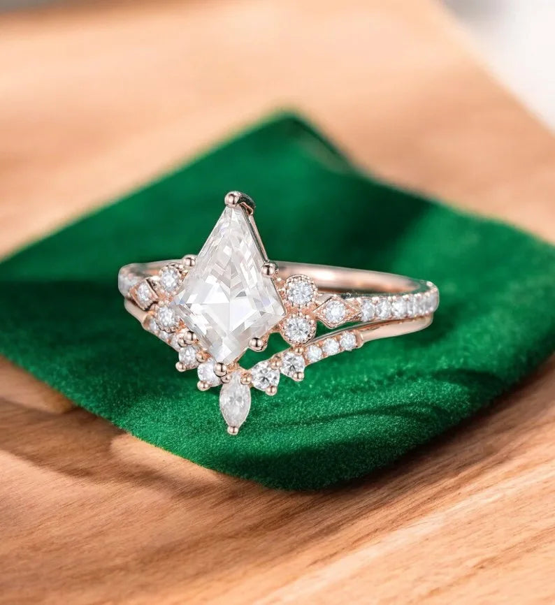 1.905 ct Kite-Cut Lab-Grown Diamond Engagement Ring Set