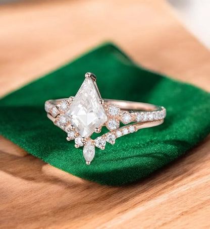 1.905 ct Kite-Cut Lab-Grown Diamond Engagement Ring Set