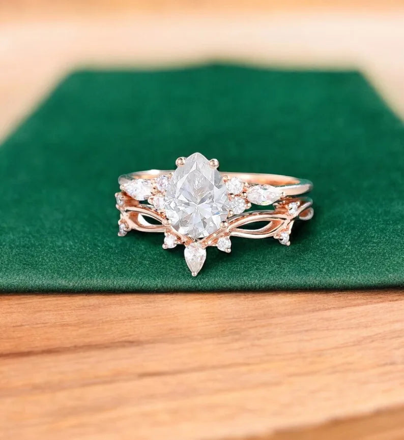 pear diamond wedding ring
